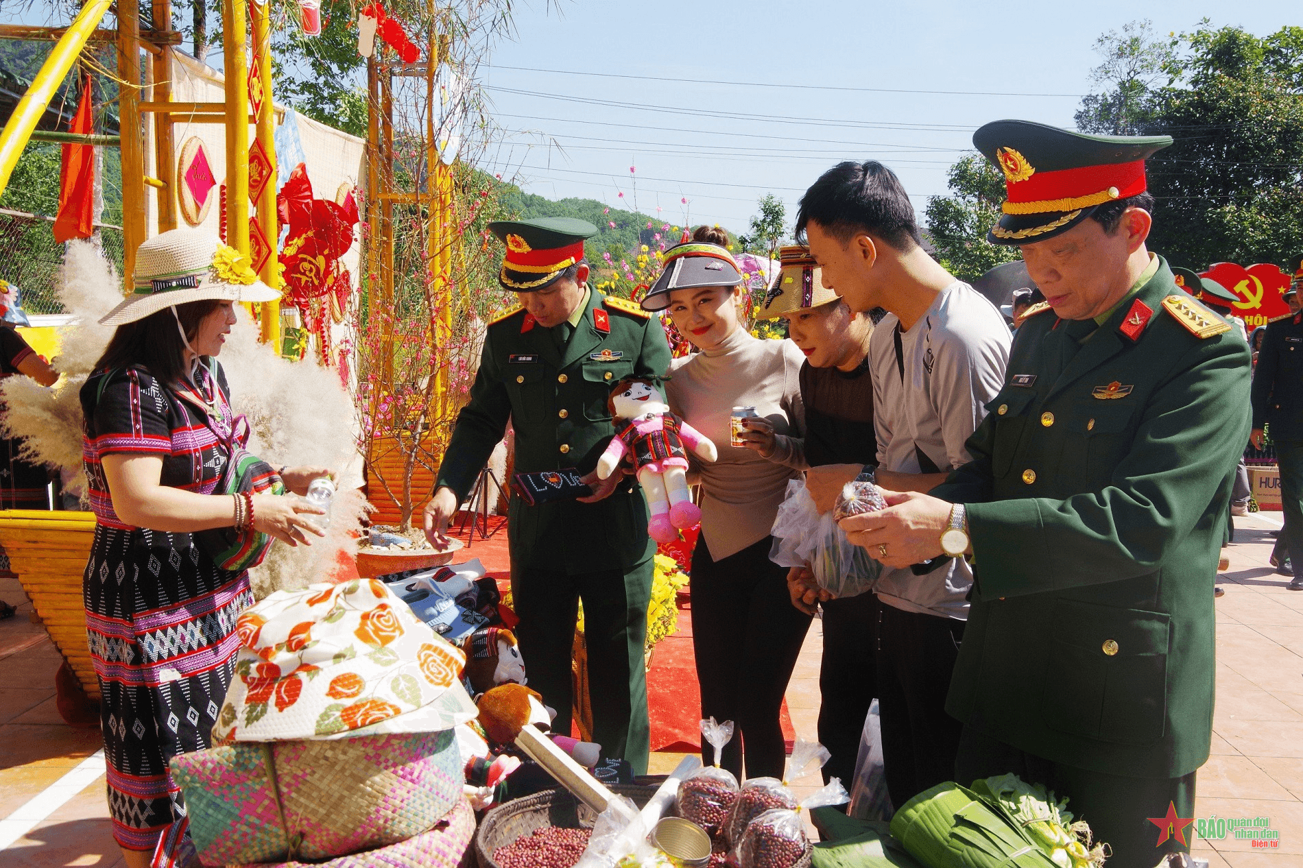 Xuân ấm nơi biên cương xứ Huế