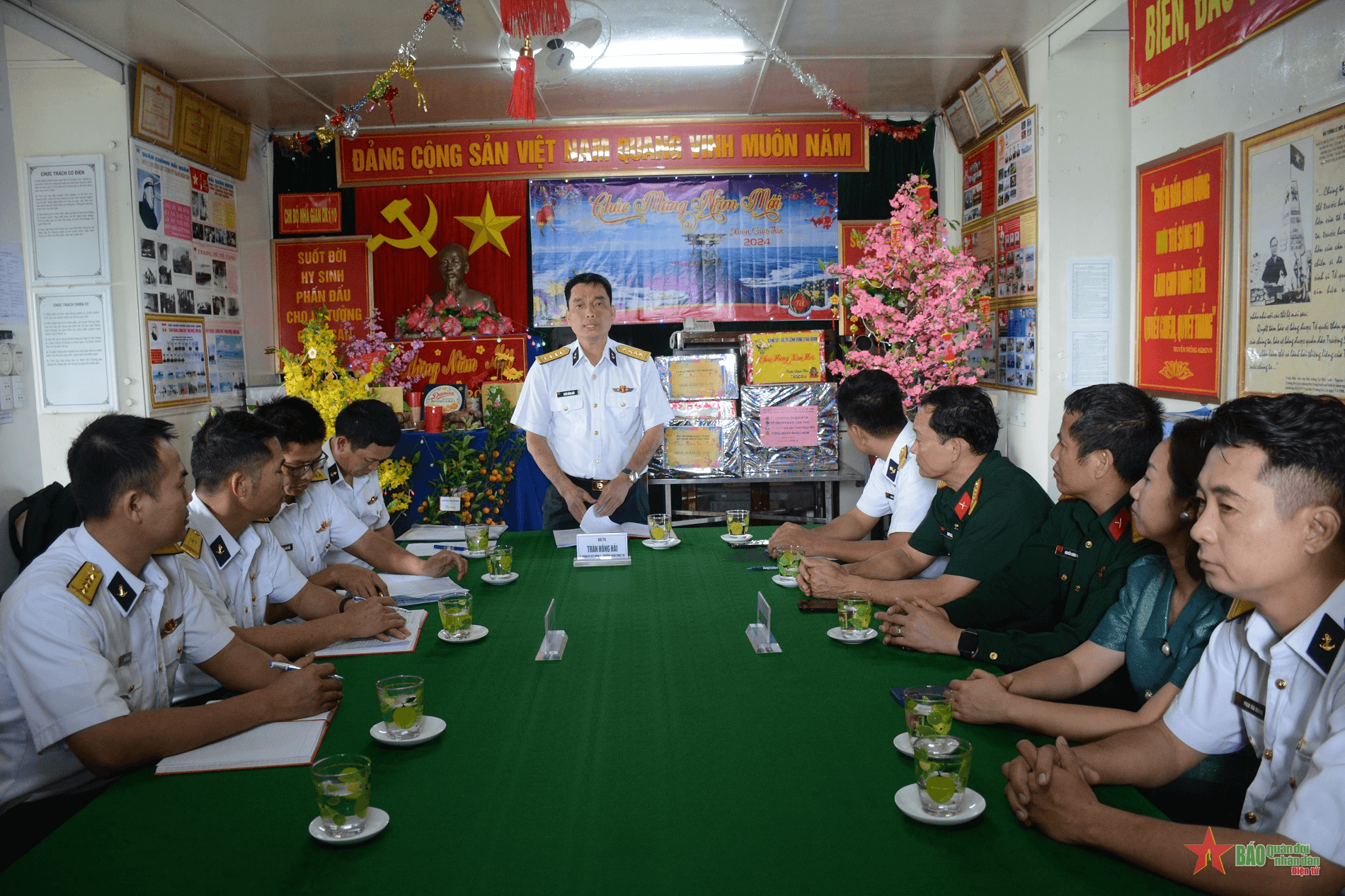 Cánh thư xuân gửi bộ đội nhà giàn DK1