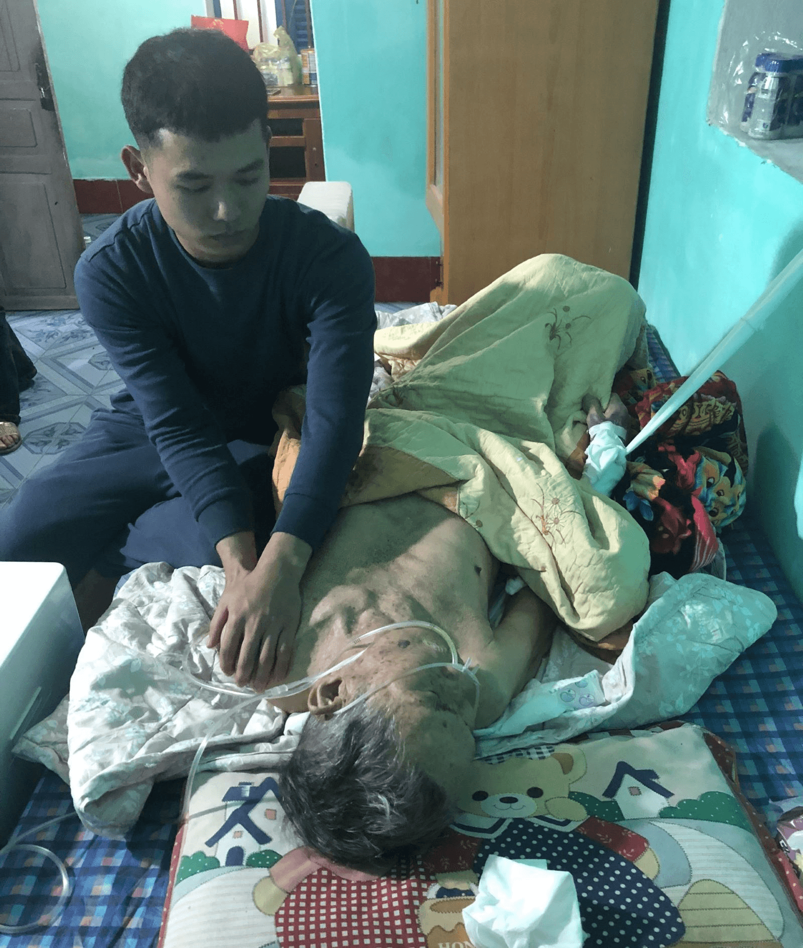 Nghĩa tình đồng đội: Cựu quân nhân Trịnh Xuân Hoàng và ông bà nội già yếu