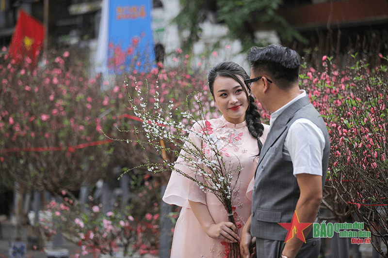 Chợ hoa Hà Nội rực rỡ sắc xuân