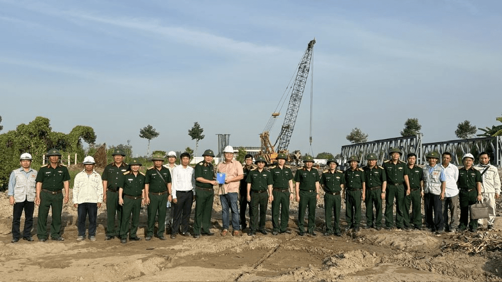 Bộ đội Trường Sơn thi công xuyên Tết trên các công trình trọng điểm