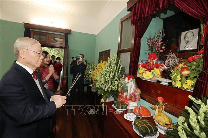 Tổng Bí thư Nguyễn Phú Trọng dâng hương tưởng niệm Chủ tịch Hồ Chí Minh