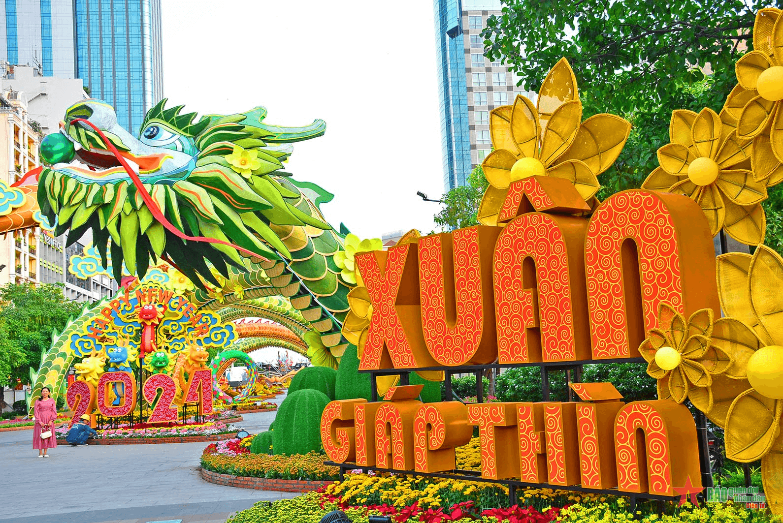 Sắc xuân phương Nam rực rỡ trên Đường hoa Nguyễn Huệ