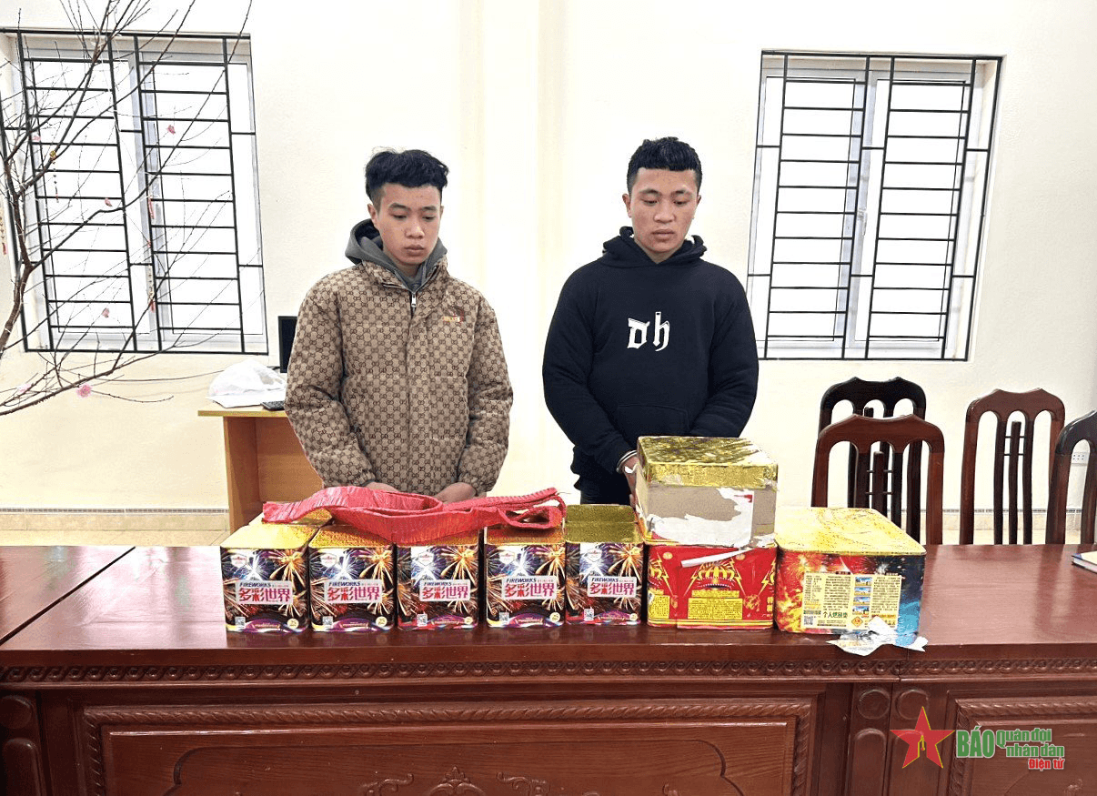 Công an huyện Mèo Vạc (Hà Giang): Phát hiện, bắt quả tang đối tượng vận chuyển pháo hoa nổ