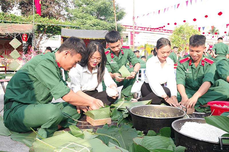 Rộn ràng không khí Tết ở Trường Sĩ quan Thông tin