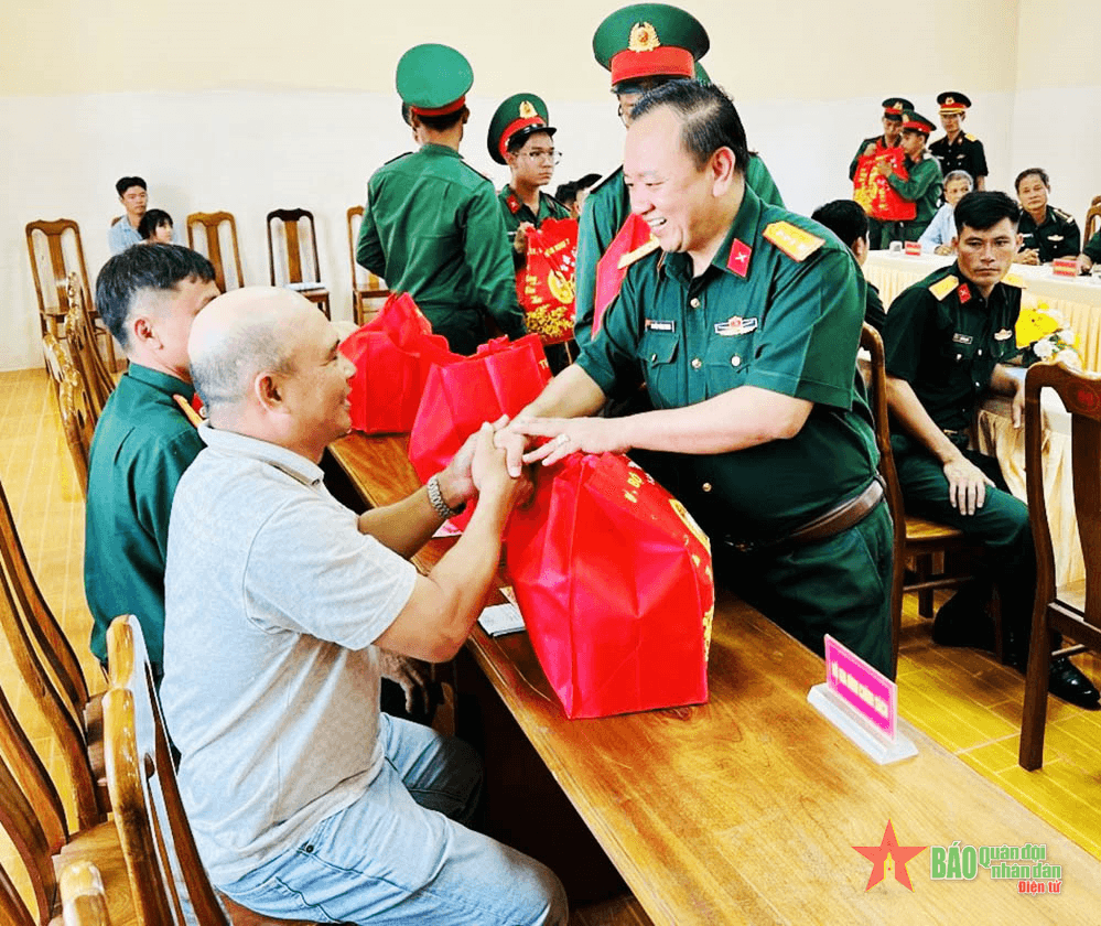 Ấm áp nghĩa tình “Tết quân dân”