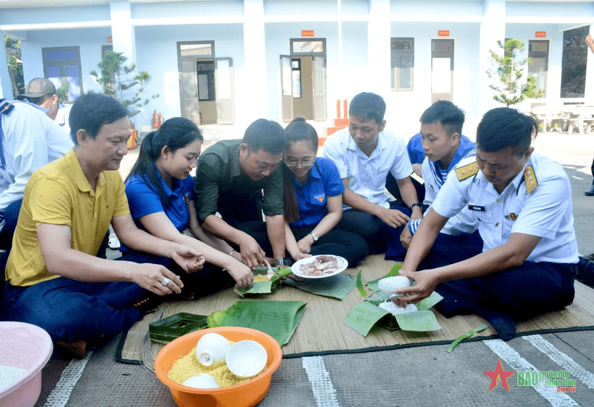 Đất liền hướng về đảo xa nơi vùng biển Tây Nam