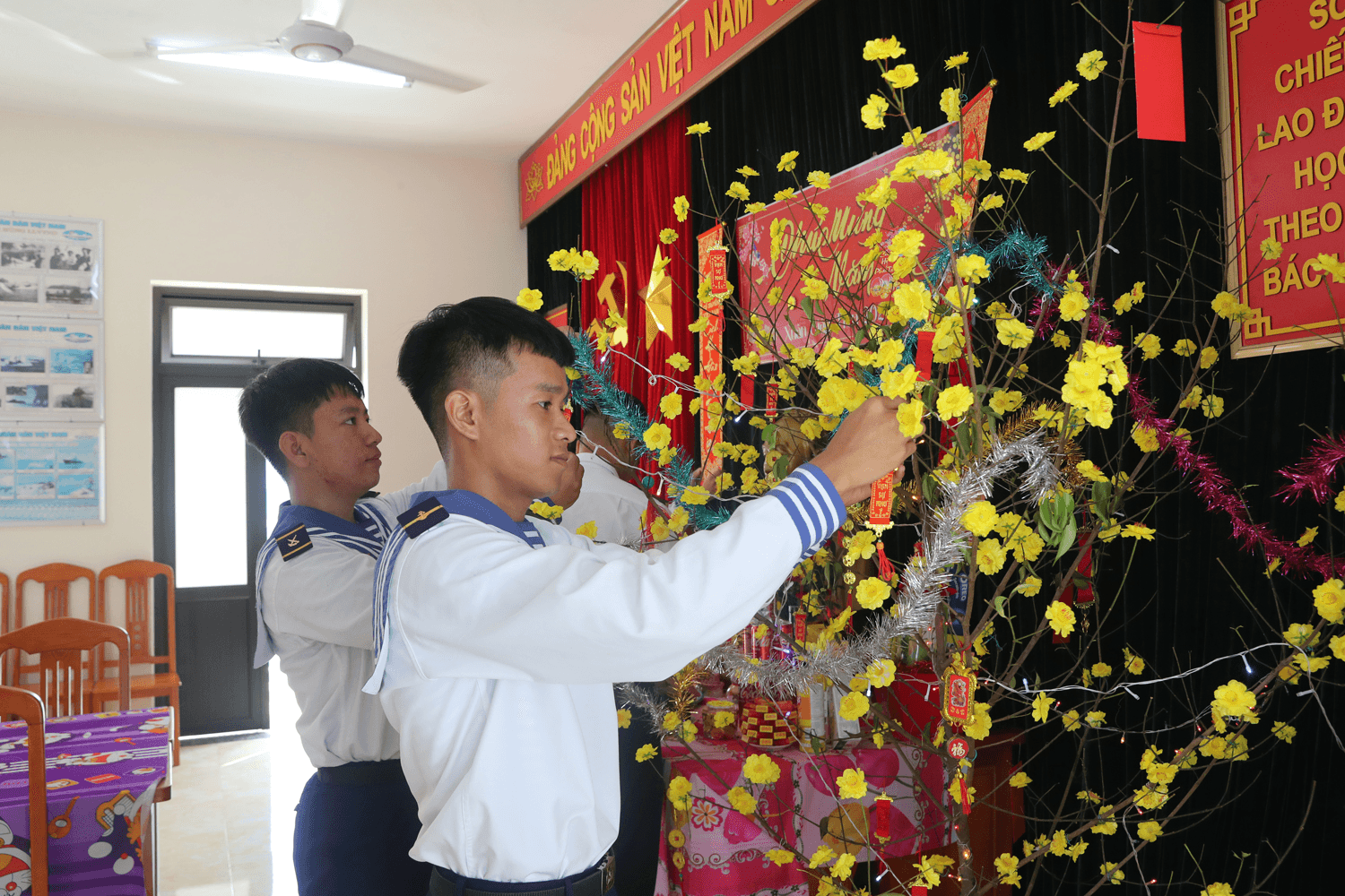 Xuân bên cánh sóng đảo ngọc