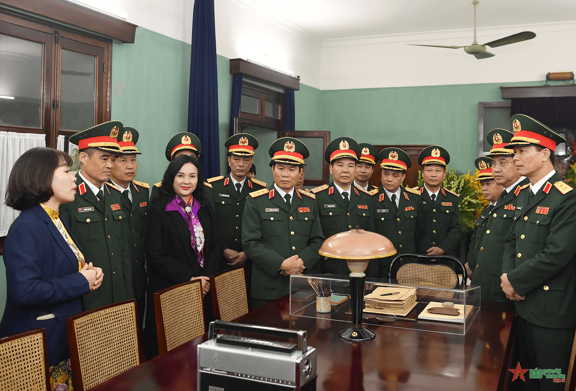 Thượng tướng Nguyễn Tân Cương viếng Chủ tịch Hồ Chí Minh