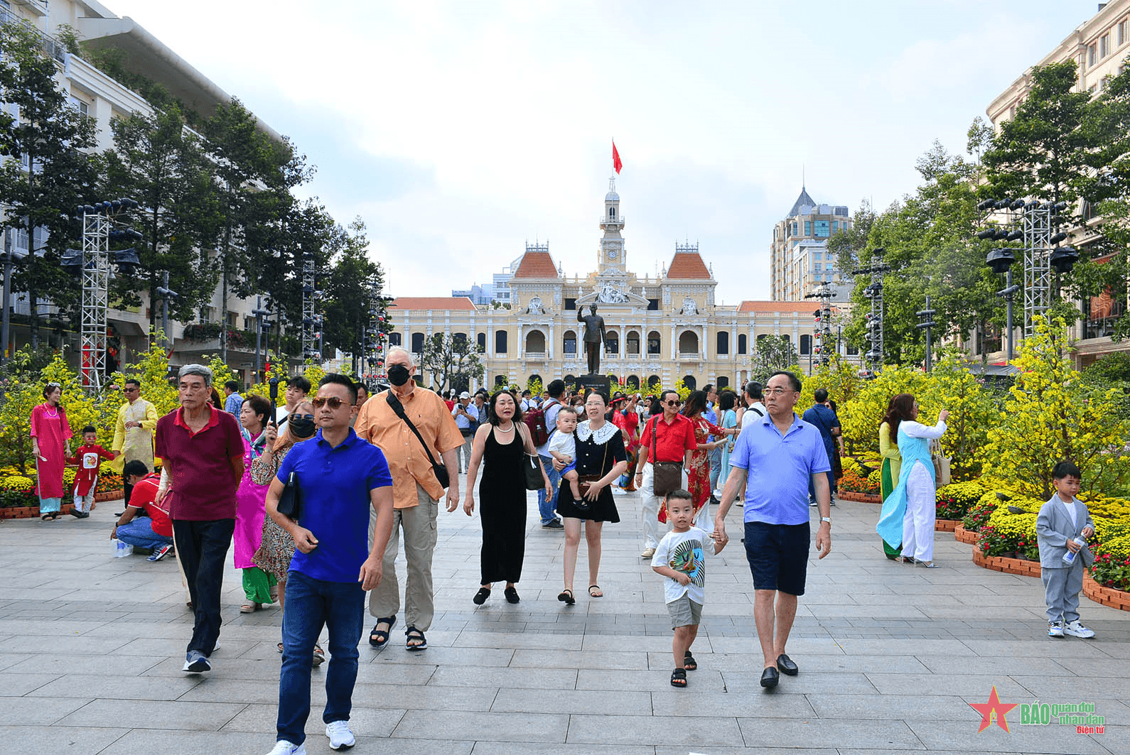 Ngày xuân thanh bình, rạng rỡ trên Thành phố mang tên Bác