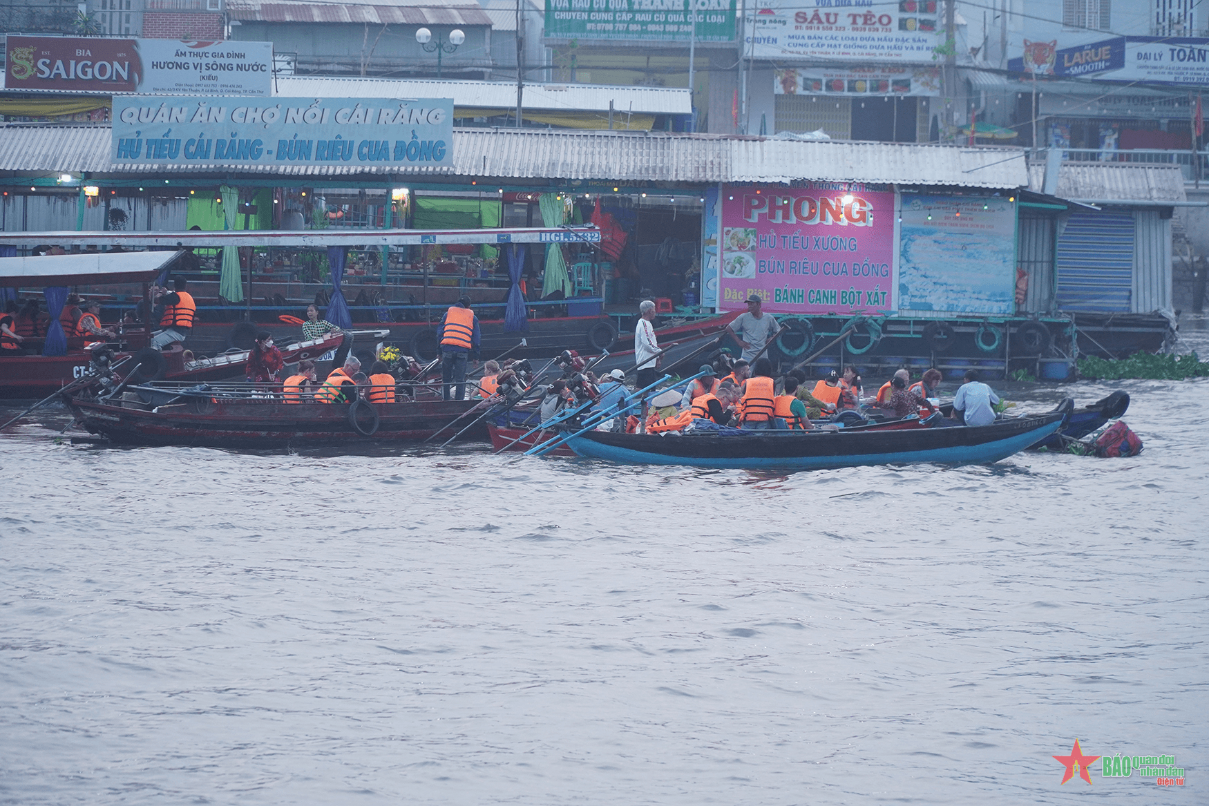 Chợ nổi Cái Răng ngày xuân