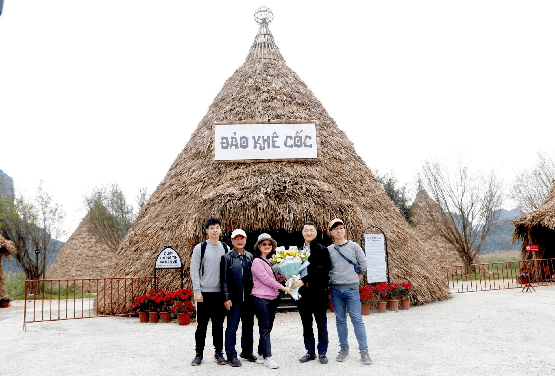 Ninh Bình đón khách quốc tế xông đất đầu năm