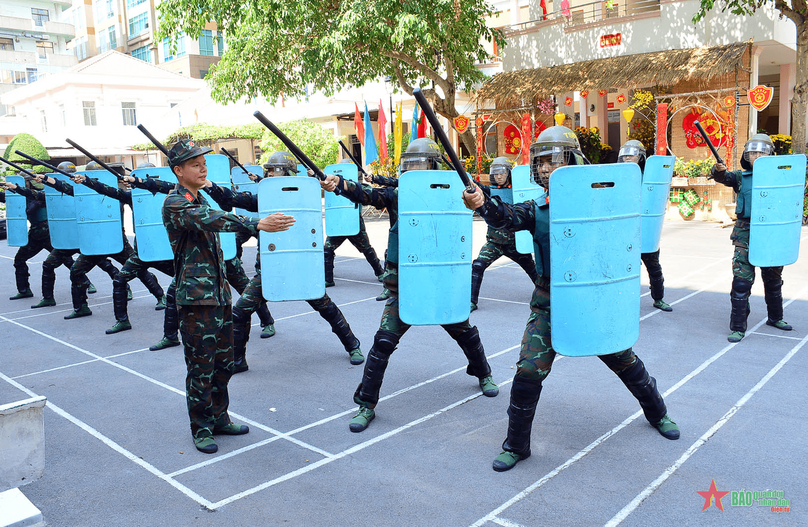 Vui xuân mới không quên nhiệm vụ của bộ đội kiểm soát quân sự