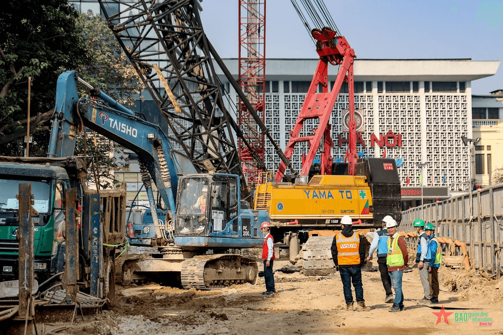 Làm việc xuyên Tết trên công trường trọng điểm của thành phố Hà Nội