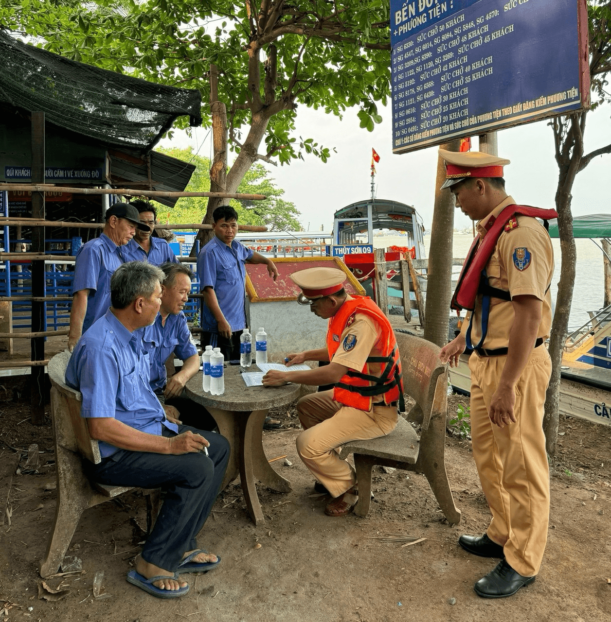 Cảnh sát giao thông Thành phố Hồ Chí Minh huy động 100% lực lượng điều phối giao thông đón người dân trở lại sau kỳ nghỉ Tết