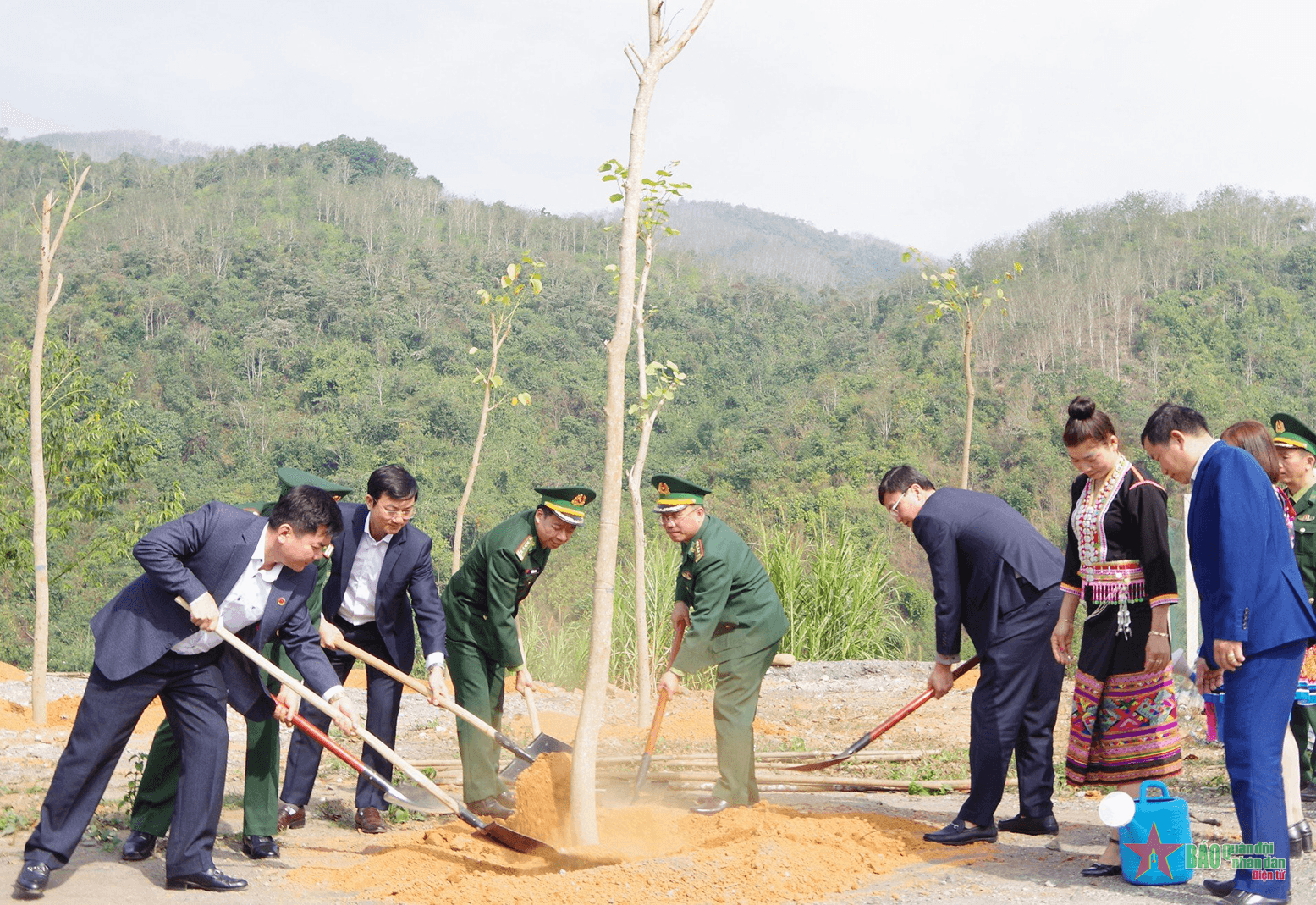 Các đơn vị hưởng ứng Tết trồng cây “Đời đời nhớ ơn Bác Hồ” Xuân Giáp Thìn 2024