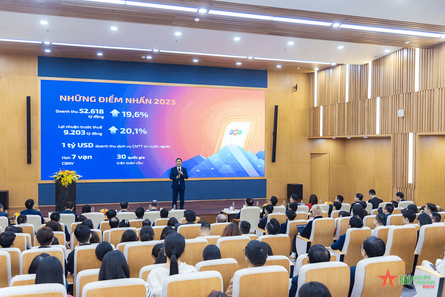 Bộ trưởng Nguyễn Mạnh Hùng: FPT đặt cược vào AI, chip bán dẫn và phần mềm ô tô là chiến lược đúng đắn