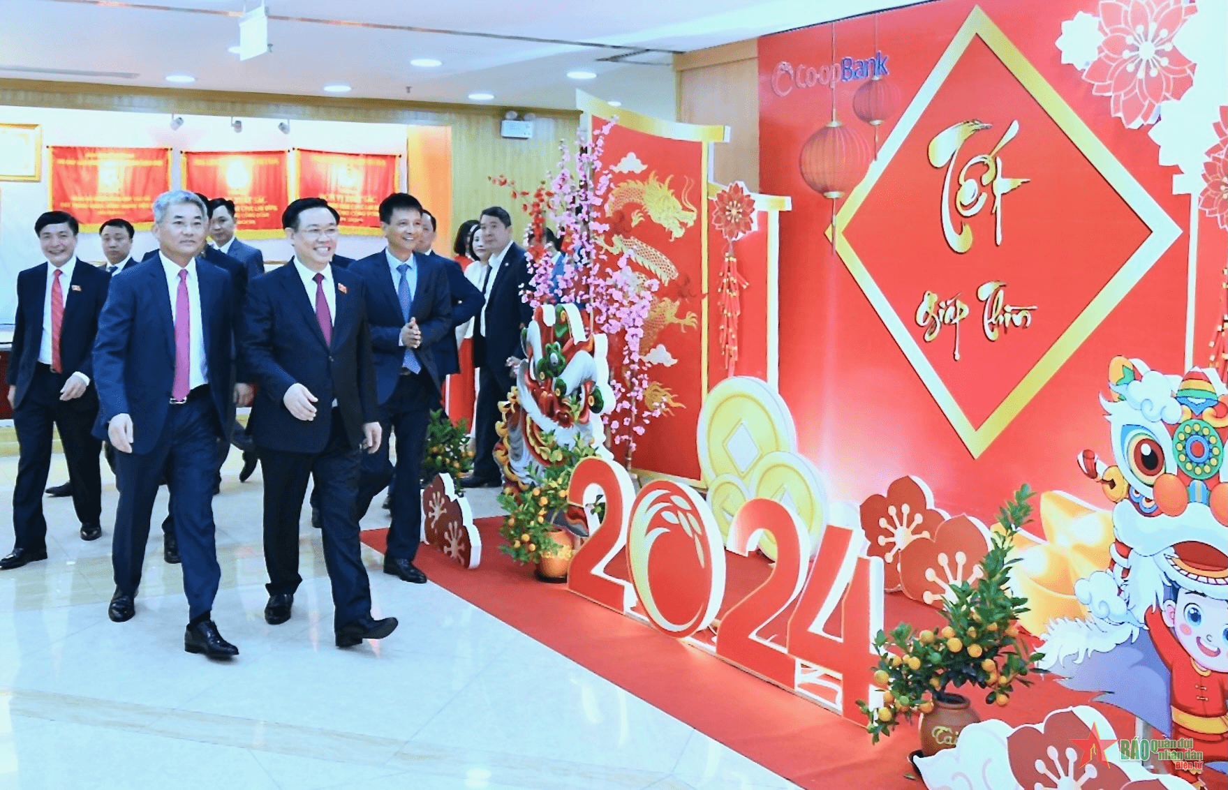 Chủ tịch Quốc hội đề nghị Ngân hàng Hợp tác xã Việt Nam tích cực góp phần thực hiện chính sách tam nông, hợp tác xã