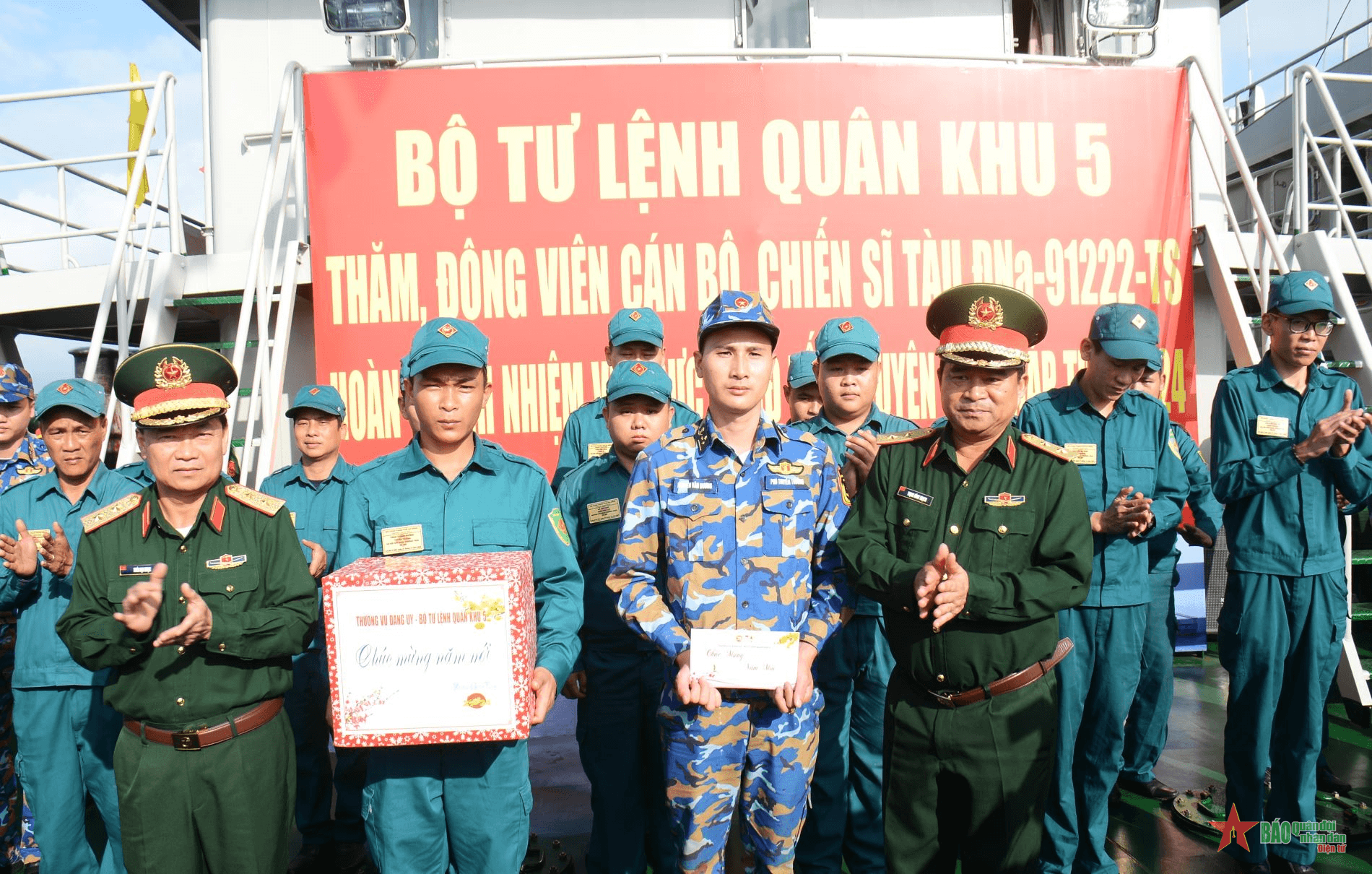 Bộ tư lệnh Quân khu 5 thăm, động viên Hải đội dân quân thường trực TP Đà Nẵng