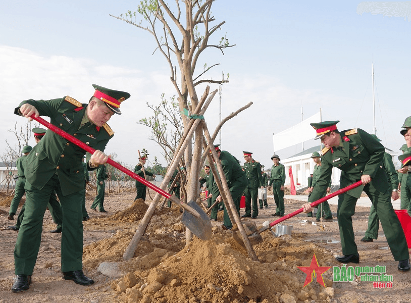 Bộ Chỉ huy Quân sự tỉnh Thừa Thiên Huế phát động Tết trồng cây “Đời đời nhớ ơn Bác Hồ”
