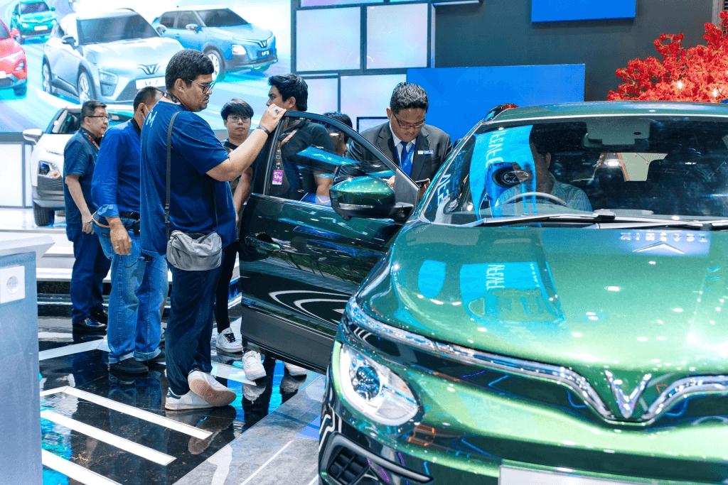 Cận cảnh những mẫu SUV VinFast tay lái nghịch lần đầu lộ diện tại Indonesia