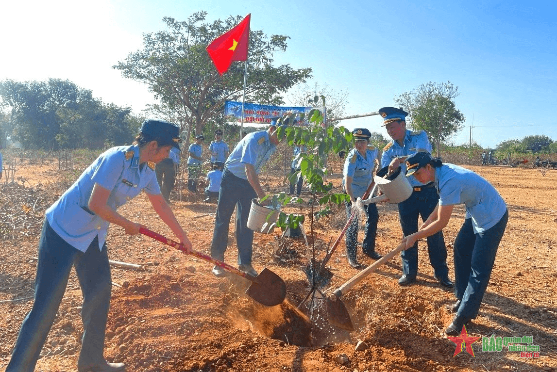 Trung đoàn 937 tổ chức “Tết trồng cây đời đời nhớ ơn Bác Hồ”
