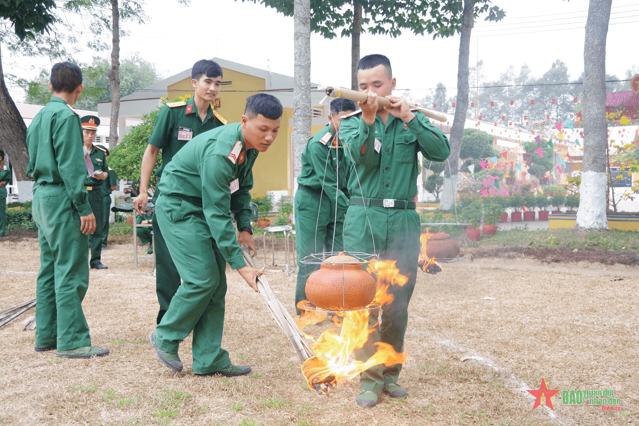 Quân khu 9: Vui Tết an toàn, sẵn sàng chiến đấu cao