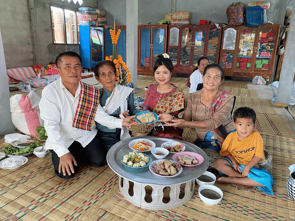 Đem hương vị Tết Nguyên đán Việt Nam đến nước bạn Lào