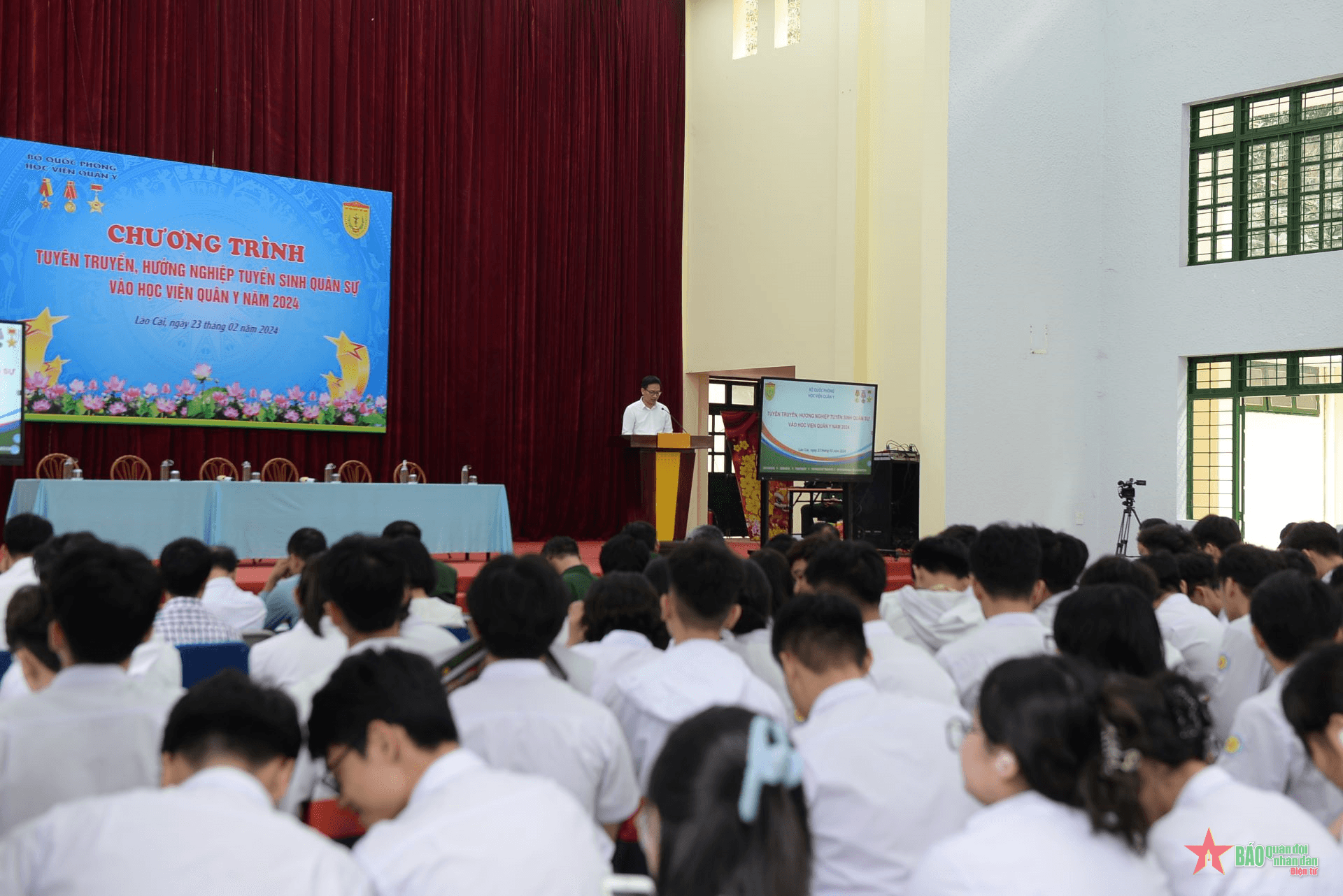 Học viện Quân y tổ chức hướng nghiệp cho học sinh tỉnh Lào Cai