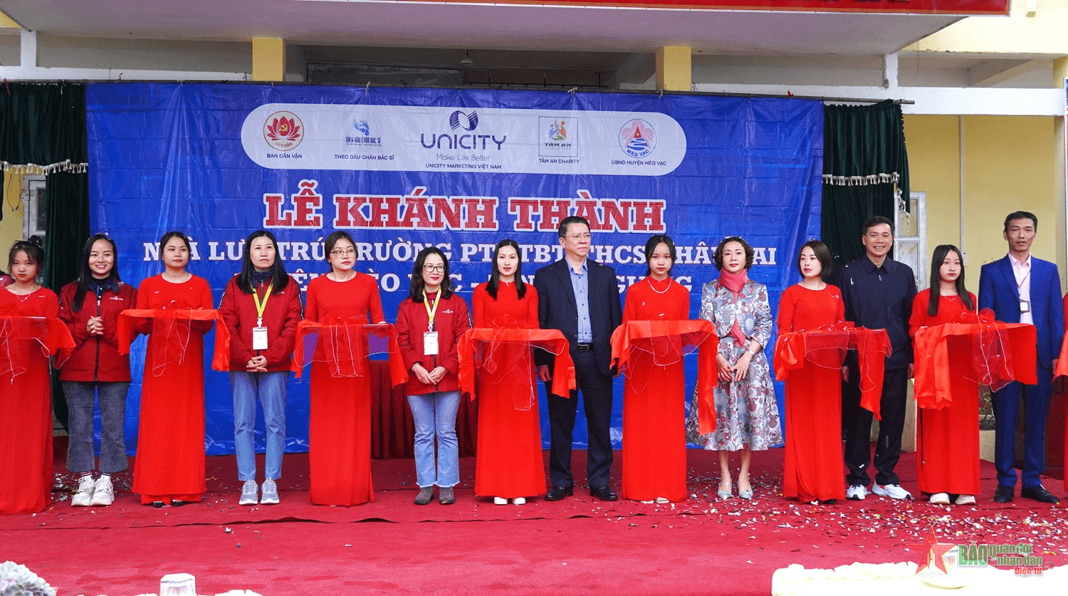Khánh thành nhà lưu trú và tặng quà học sinh vùng cao Hà Giang