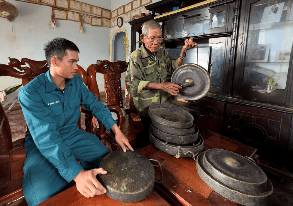 Người giữ hồn chiêng cho buôn làng Đắk Phơi