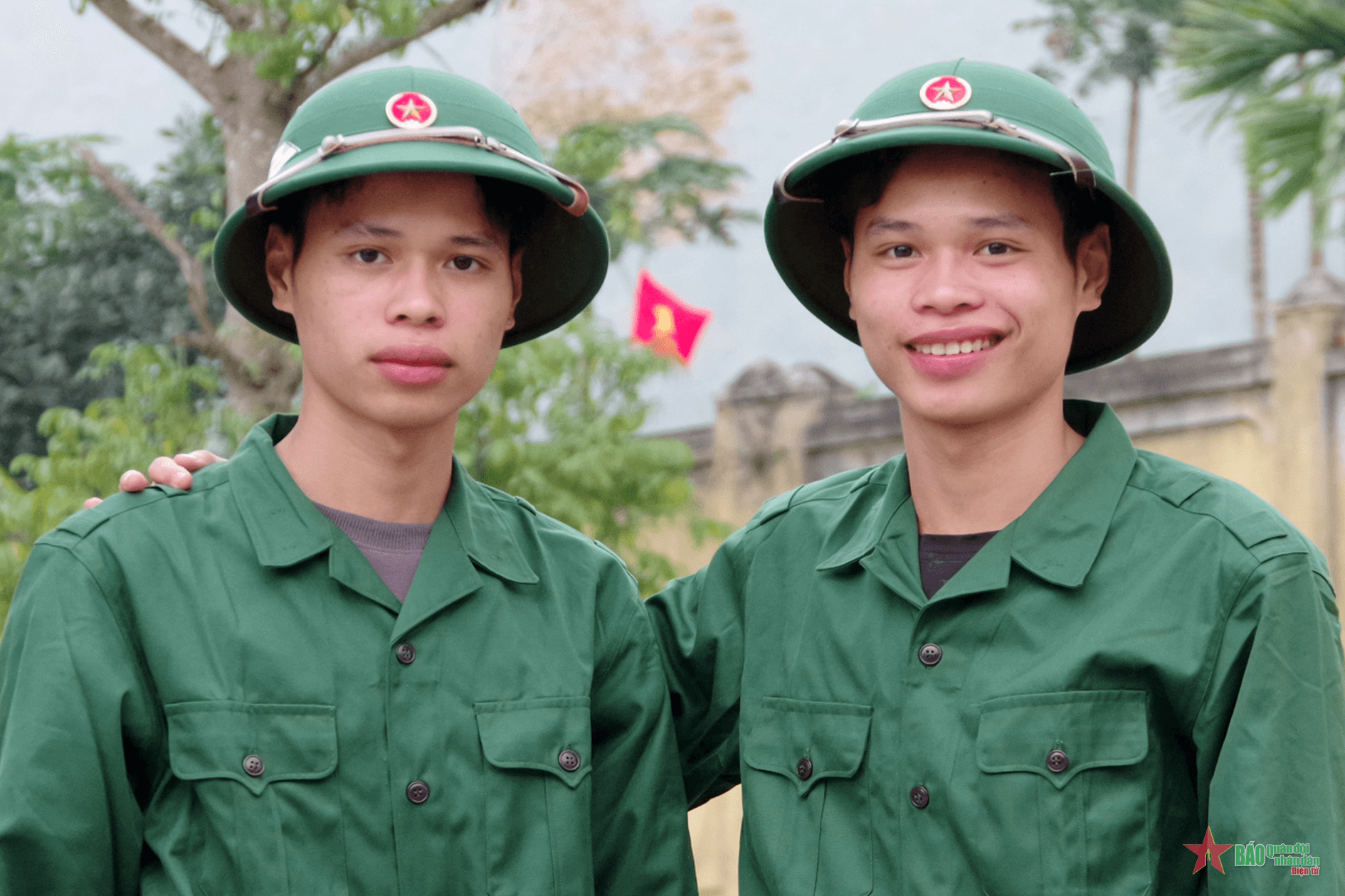 DIỄN ĐÀN LỜI HỨA VỚI HẬU PHƯƠNG: Hai anh em dân tộc Mường tự tin lên đường nhập ngũ