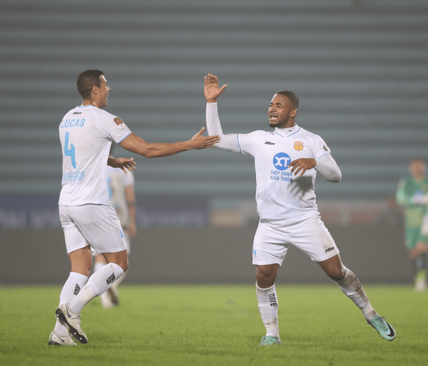 Ghi 2 bàn trong 2 phút bù giờ, Nam Định thắng kịch tính Hà Nội FC