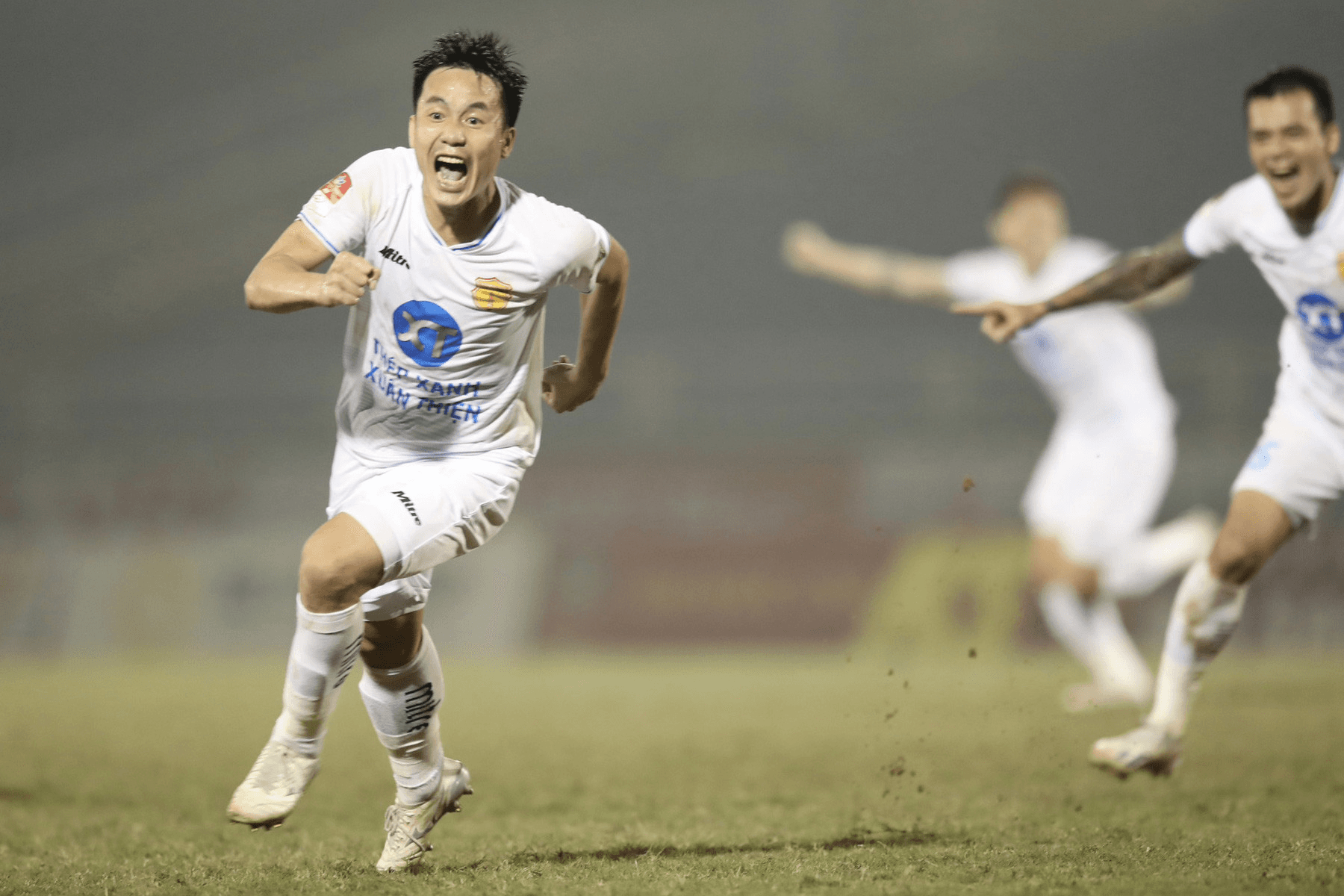 Vòng 12 V-League: Nam Định giữ vững ngôi đầu, Hà Nội FC thắng sít sao
