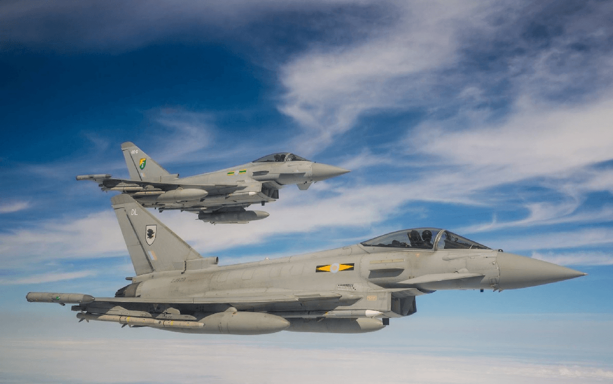 Quân sự thế giới hôm nay (8-3): Su-30 của Nga chặn máy bay Anh trên Biển Đen, Pakistan ra mắt xe tăng nội địa