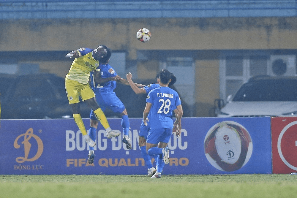 Tuấn Hải tỏa sáng, Hà Nội FC dễ dàng đánh bại Quảng Nam