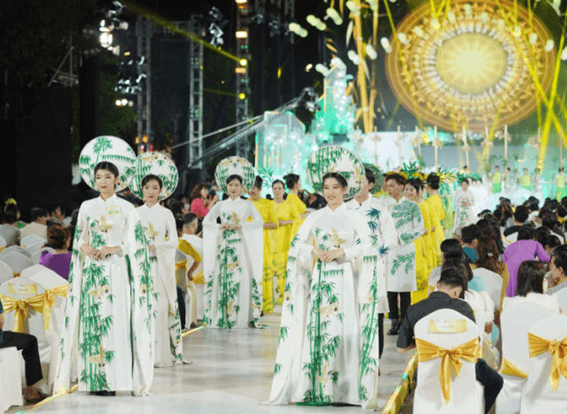 Dịu dàng tà áo quê hương