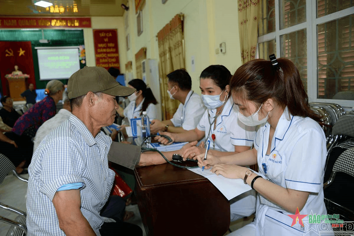 Tận tình, chu đáo với người có công