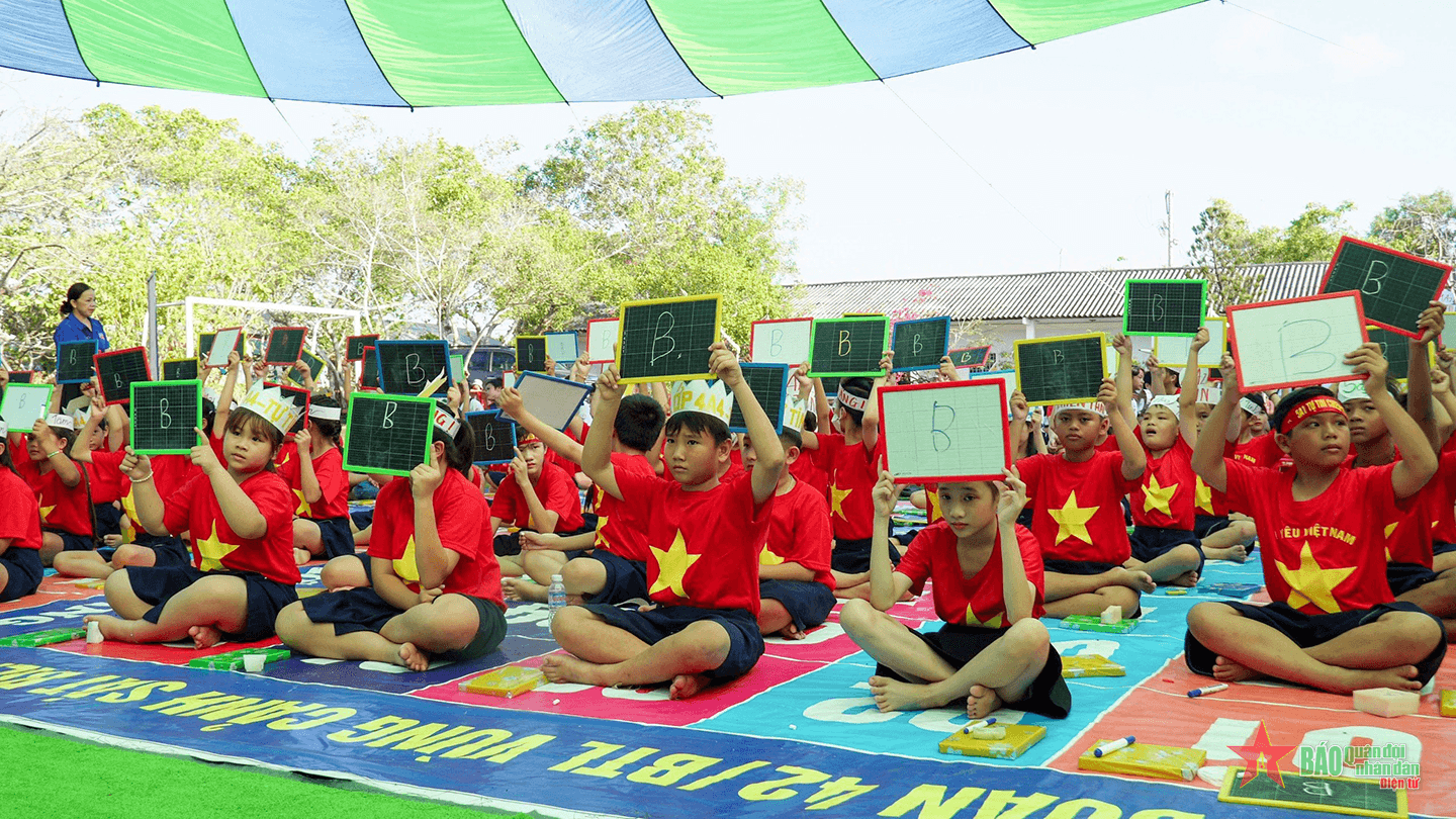 Hải đoàn 42: Sôi nổi Cuộc thi "Em yêu biển đảo quê hương"
