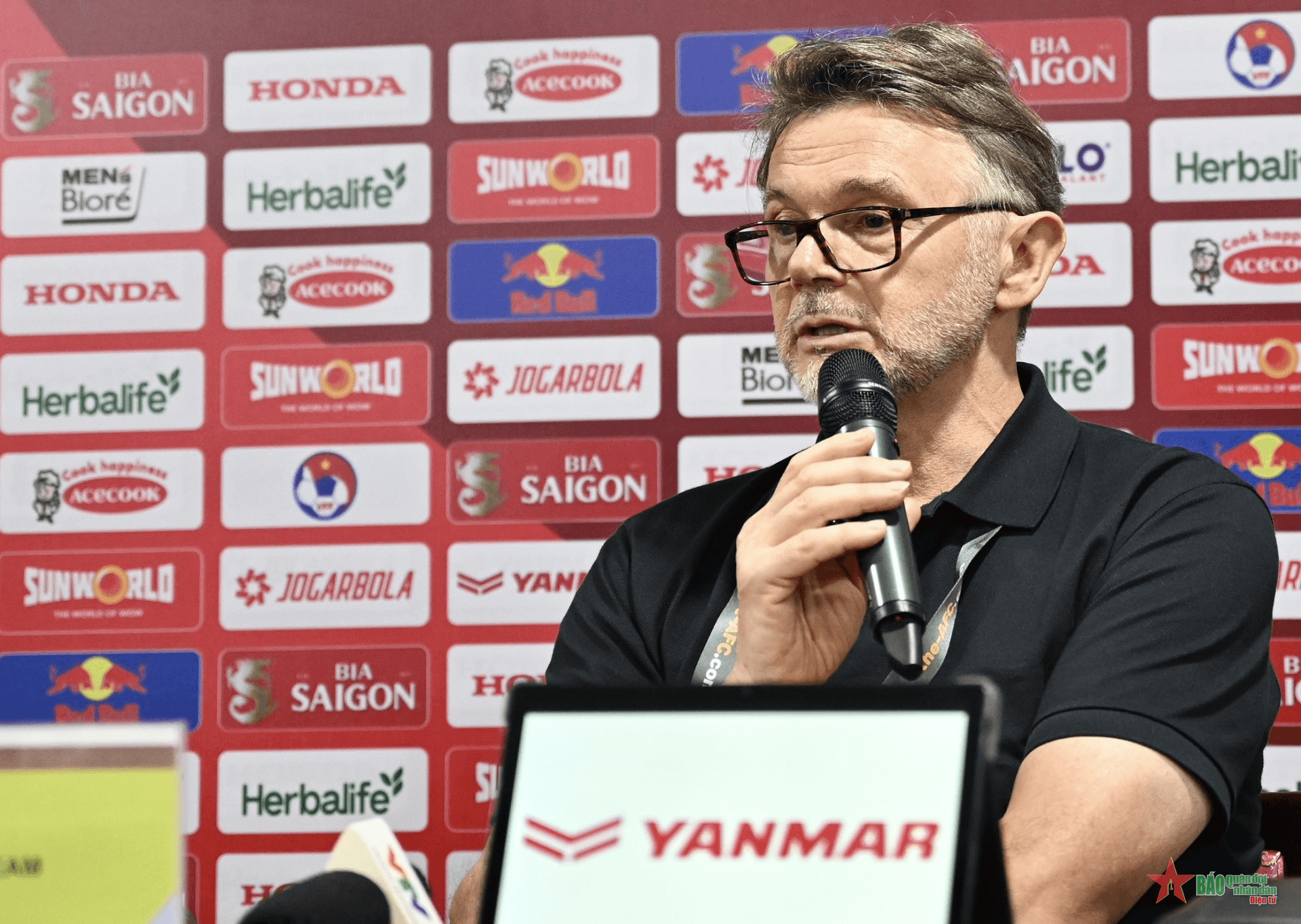 Ông Troussier nhận bao nhiêu tiền khi chia tay đội tuyển Việt Nam?