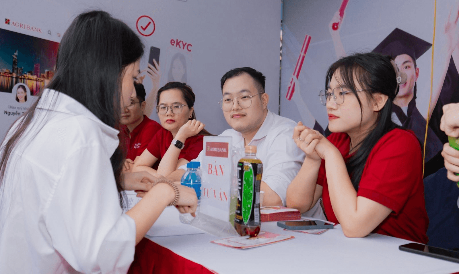 Mang doanh nghiệp đến gần sinh viên