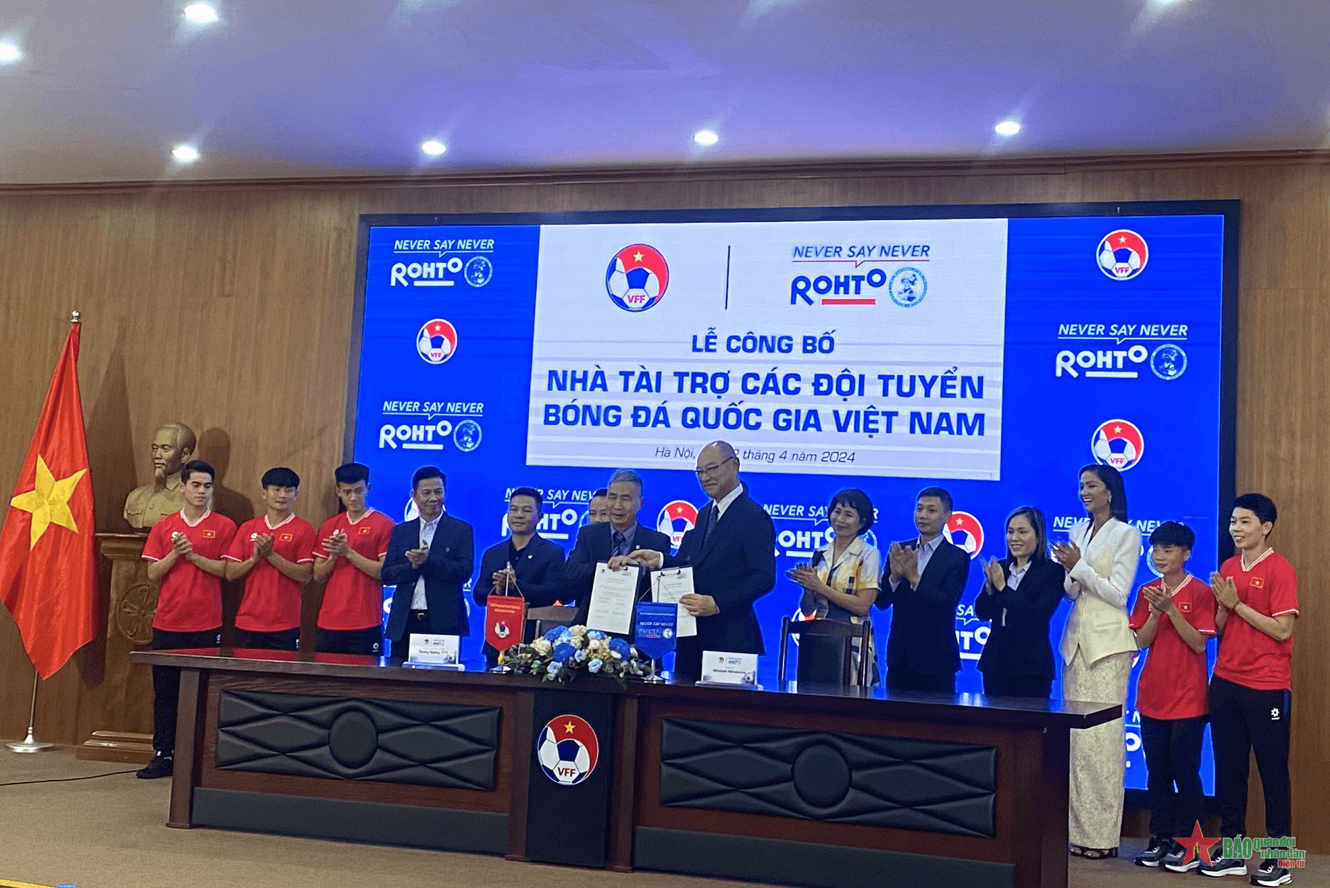 Đội tuyển Việt Nam đón nhà tài trợ từ Nhật Bản