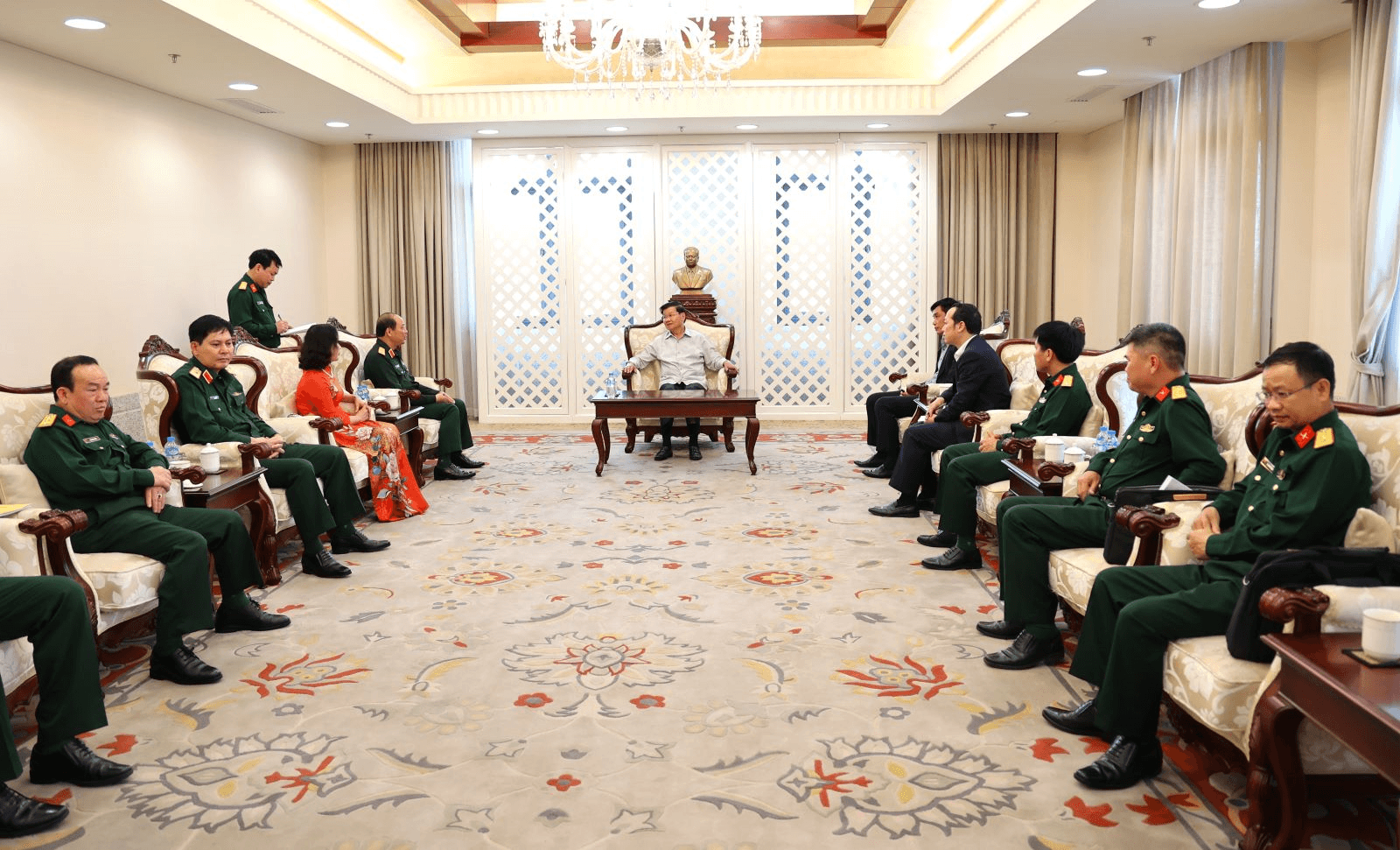 Bộ tư lệnh Quân khu 4 thăm, chúc Tết Bunpimay lãnh đạo Đảng, Nhà nước CHDCND Lào