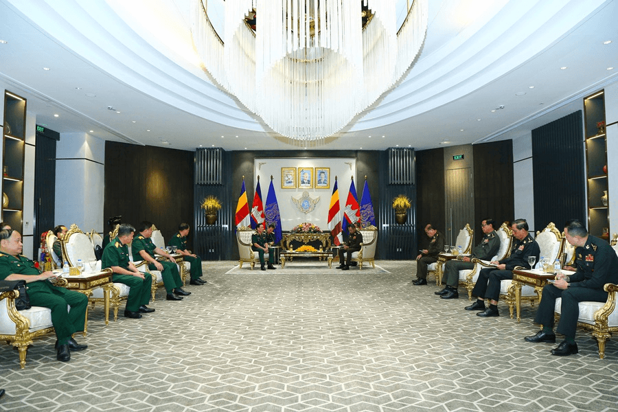 Quân khu 7 thăm, chúc Tết cổ truyền tại Vương quốc Campuchia