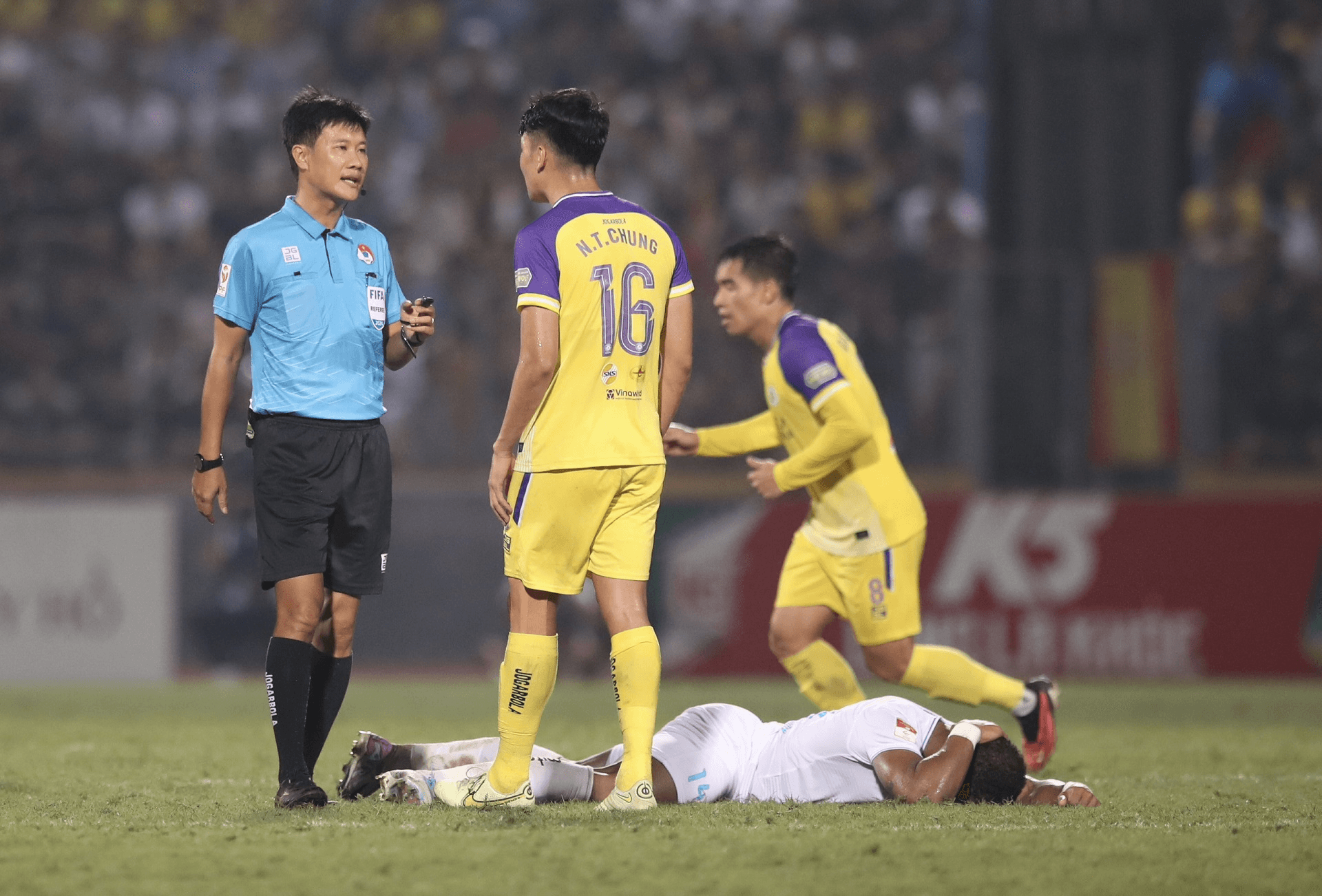 Hà Nội FC đề nghị kỷ luật trọng tài Nguyễn Mạnh Hải