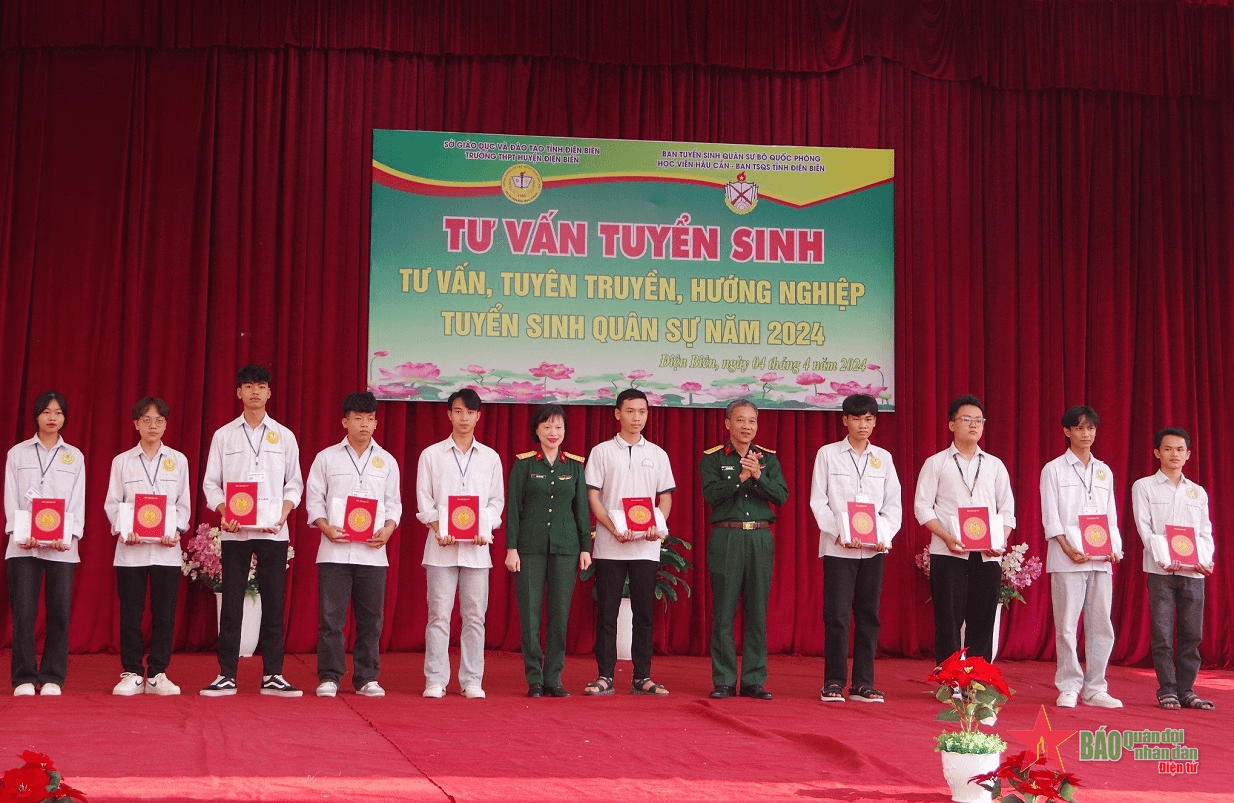 Học viện Hậu cần hành quân về nguồn, hướng nghiệp tuyển sinh tại Điện Biên