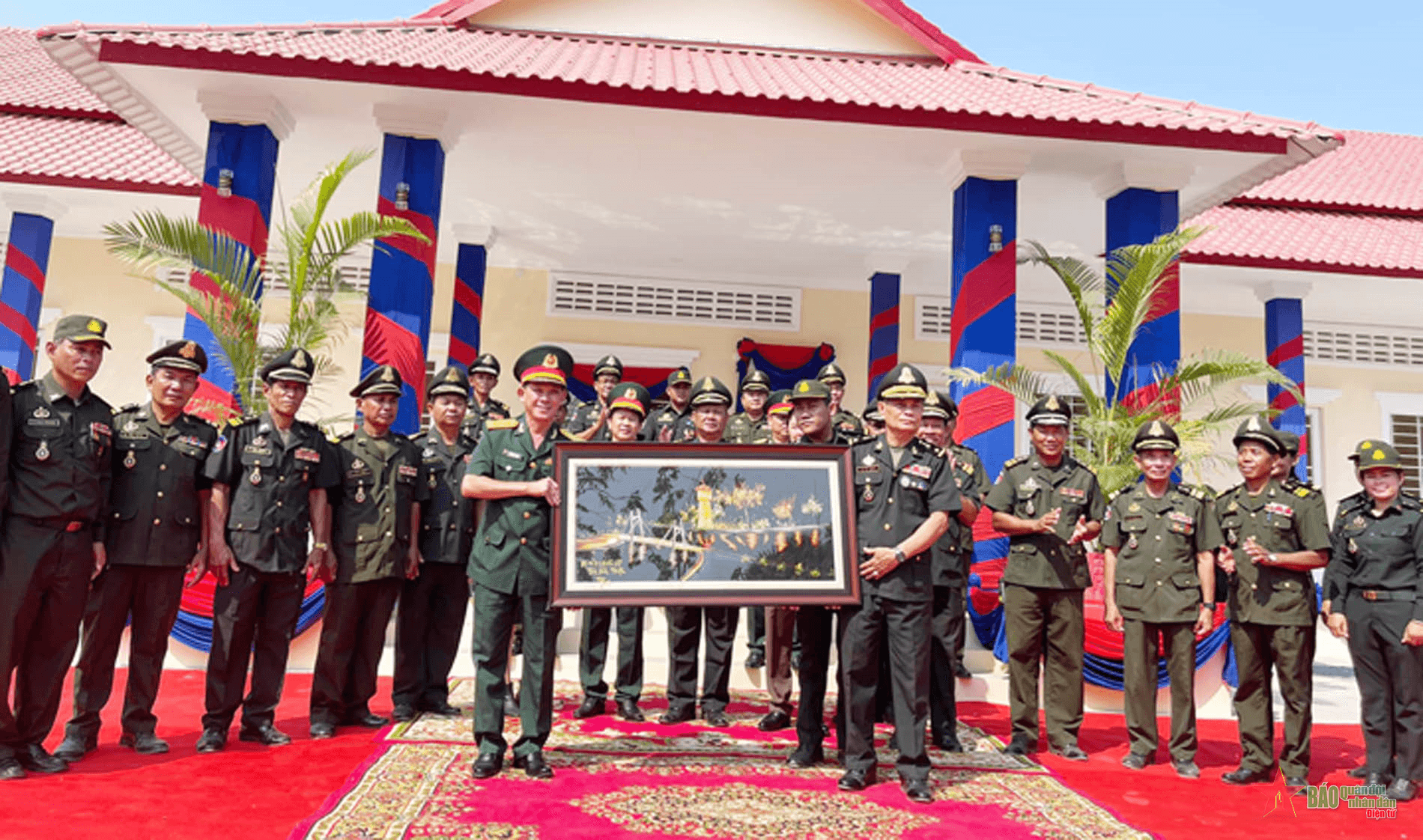 Bộ CHQS tỉnh Bình Thuận chúc Tết tại tỉnh Kampong Chhnang, Campuchia