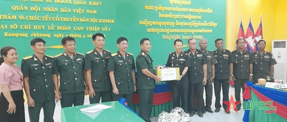 Sư đoàn 5 (Quân khu 7) thăm, chúc Tết tại Lữ đoàn Can thiệp số 1, Quân đội Hoàng gia Campuchia