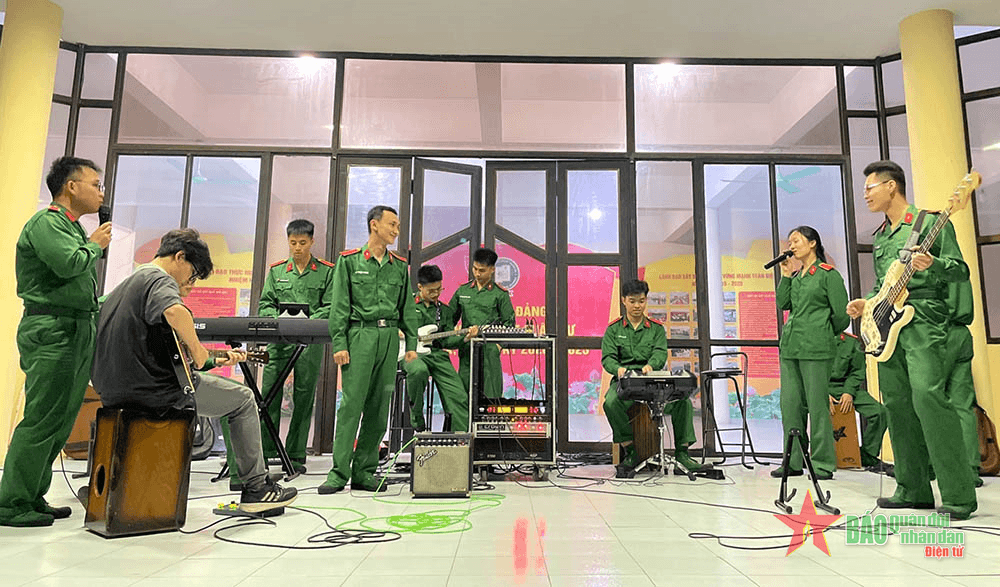 Rộn ràng tiếng hát học viên