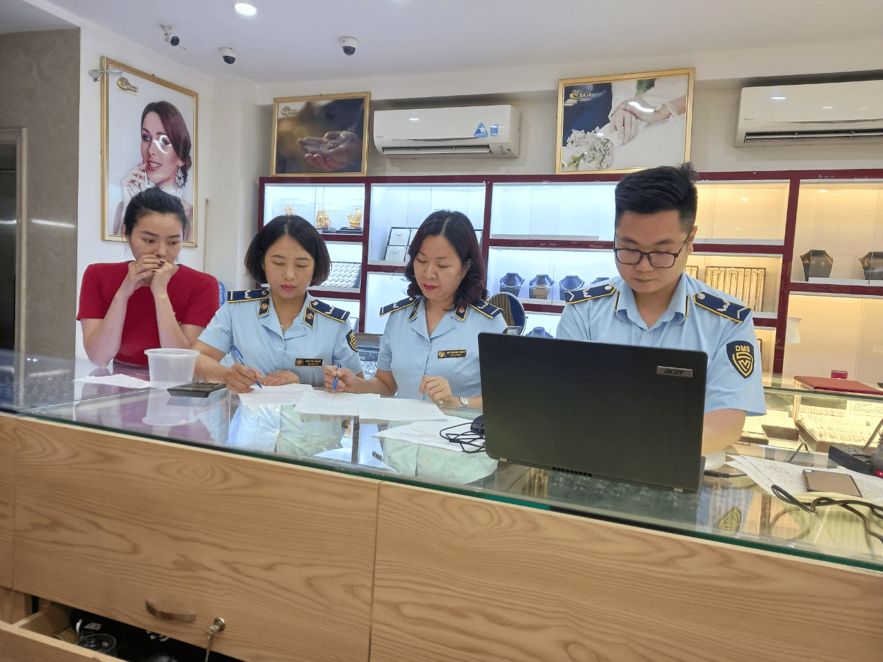 Phát hiện nhiều cửa hàng kinh doanh vàng giả mạo nhãn hiệu
